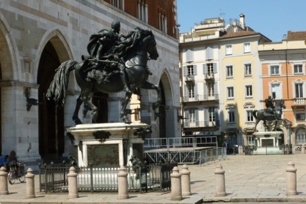 10 Statue des freres Farnese à Piacenza(Plaisance)