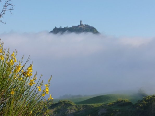 28 Forteresse de Radicofani au petit matin