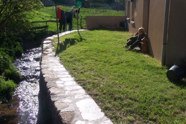 Repos au bord de l'eau au gîte de Chanaleilles