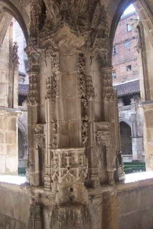 Vue dans le cloître à Cahors