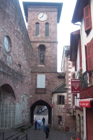 St Jean Pied de Port au petit matin : porte d'Espagne